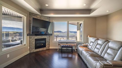 4134 Camelback Way, Vernon, BC - Indoor Photo Showing Living Room With Fireplace