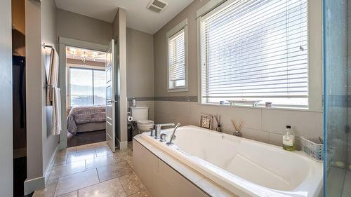 4134 Camelback Way, Vernon, BC - Indoor Photo Showing Bathroom