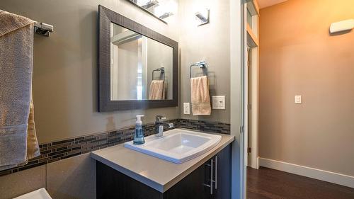4134 Camelback Way, Vernon, BC - Indoor Photo Showing Bathroom