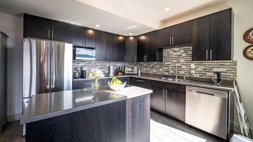 4134 Camelback Way, Vernon, BC - Indoor Photo Showing Kitchen With Double Sink With Upgraded Kitchen