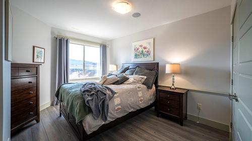 4134 Camelback Way, Vernon, BC - Indoor Photo Showing Bedroom