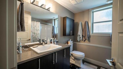 4134 Camelback Way, Vernon, BC - Indoor Photo Showing Bathroom
