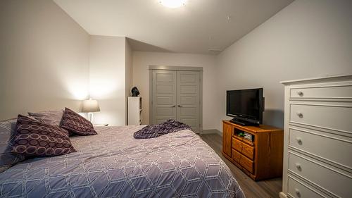 4134 Camelback Way, Vernon, BC - Indoor Photo Showing Bedroom