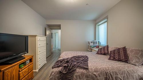 4134 Camelback Way, Vernon, BC - Indoor Photo Showing Bedroom