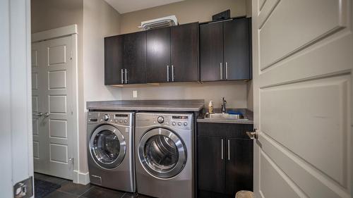 4134 Camelback Way, Vernon, BC - Indoor Photo Showing Laundry Room