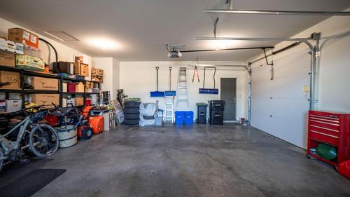 4134 Camelback Way, Vernon, BC - Indoor Photo Showing Garage