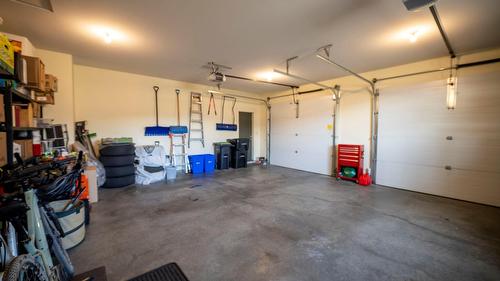 4134 Camelback Way, Vernon, BC - Indoor Photo Showing Garage
