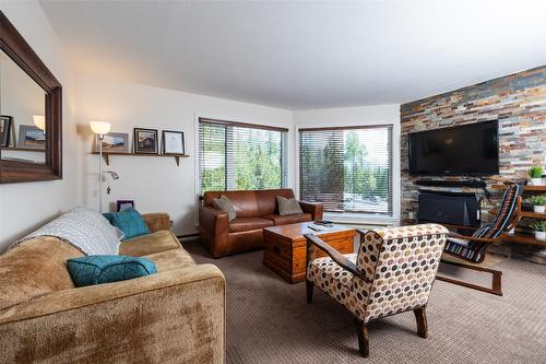 121-4559 Timberline Crescent, Fernie, BC - Indoor Photo Showing Living Room With Fireplace