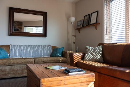 121-4559 Timberline Crescent, Fernie, BC - Indoor Photo Showing Living Room