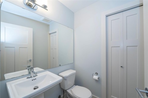 2121 Charters Rd, Sooke, BC - Indoor Photo Showing Bathroom