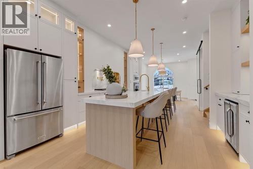 2518 20 Street Sw, Calgary, AB - Indoor Photo Showing Kitchen With Upgraded Kitchen