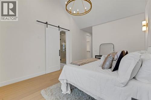 2518 20 Street Sw, Calgary, AB - Indoor Photo Showing Bedroom