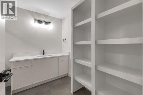 2518 20 Street Sw, Calgary, AB - Indoor With Storage