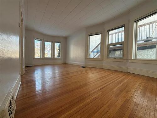 158 Kitson St, Winnipeg, MB 