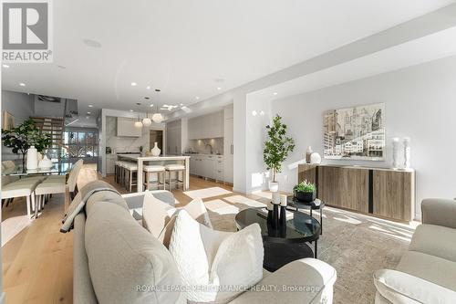 426 Avondale Avenue, Ottawa, ON - Indoor Photo Showing Living Room