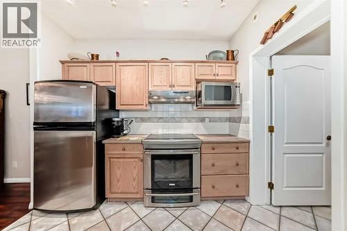Kitchen - 1906 Patterson View Sw, Calgary, AB - Indoor Photo Showing Kitchen