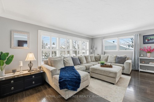 473 Mohawk Road W, Hamilton, ON - Indoor Photo Showing Living Room