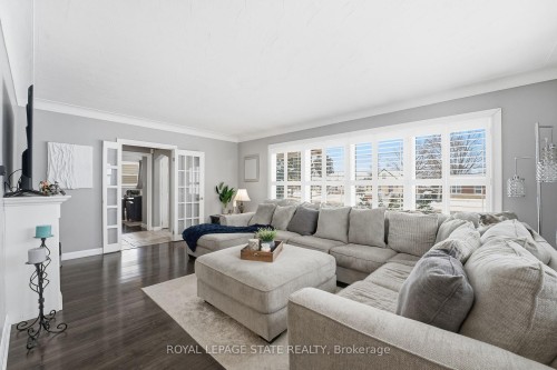 473 Mohawk Road W, Hamilton, ON - Indoor Photo Showing Living Room