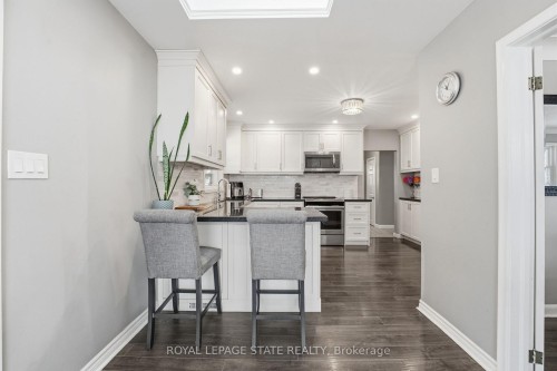 473 Mohawk Road W, Hamilton, ON - Indoor Photo Showing Kitchen With Upgraded Kitchen