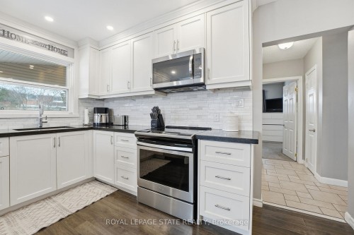 473 Mohawk Road W, Hamilton, ON - Indoor Photo Showing Kitchen With Upgraded Kitchen