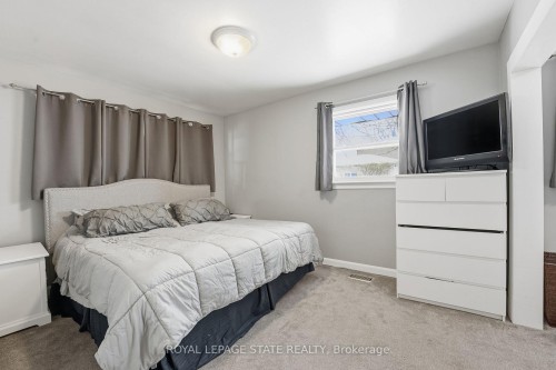 473 Mohawk Road W, Hamilton, ON - Indoor Photo Showing Bedroom