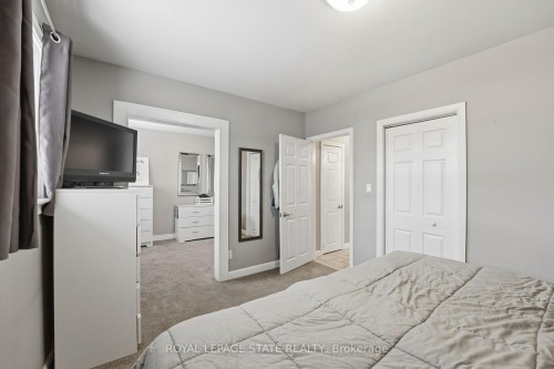 473 Mohawk Road W, Hamilton, ON - Indoor Photo Showing Bedroom