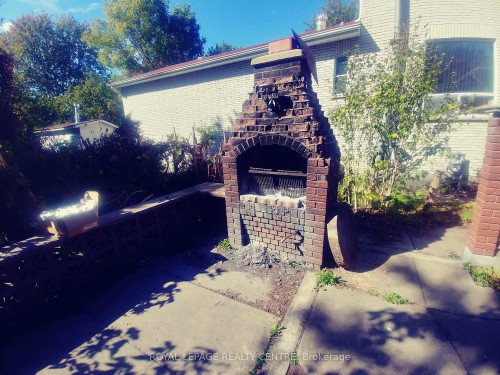 1534 Cawthra Road, Mississauga, ON 