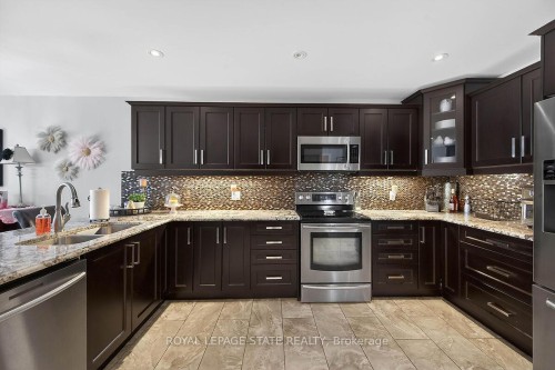 71 Jessica Street, Hamilton, ON - Indoor Photo Showing Kitchen With Double Sink With Upgraded Kitchen