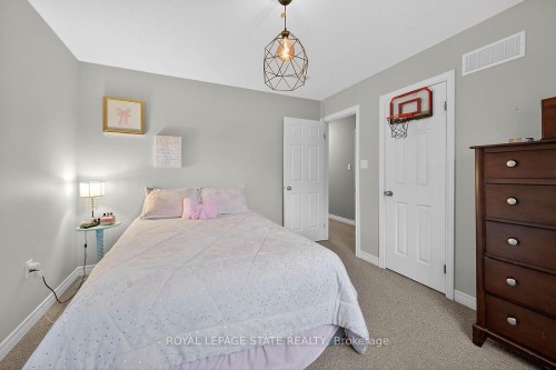 71 Jessica Street, Hamilton, ON - Indoor Photo Showing Bedroom