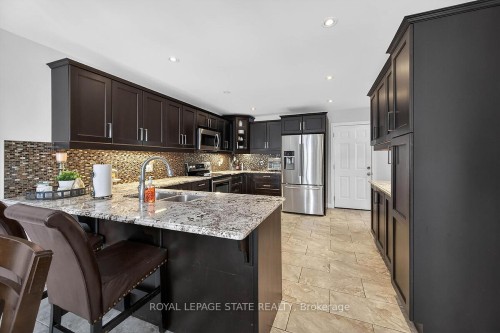 71 Jessica Street, Hamilton, ON - Indoor Photo Showing Kitchen With Upgraded Kitchen