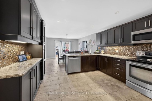 71 Jessica Street, Hamilton, ON - Indoor Photo Showing Kitchen With Upgraded Kitchen