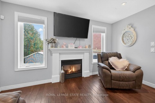 71 Jessica Street, Hamilton, ON - Indoor Photo Showing Living Room With Fireplace