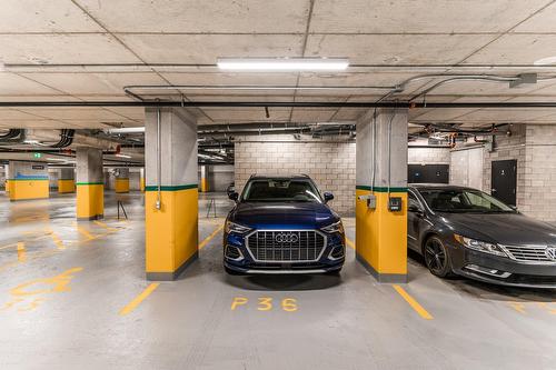 Garage - 101-1330 Rue Olier, Montréal (Le Sud-Ouest), QC - Indoor Photo Showing Garage