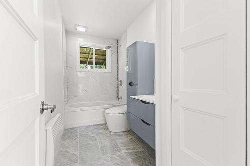 Salle de bains - 149 Rue Bernard, Saint-Constant, QC - Indoor Photo Showing Bathroom