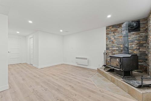 Salle familiale - 149 Rue Bernard, Saint-Constant, QC - Indoor With Fireplace