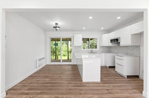 Cuisine - 149 Rue Bernard, Saint-Constant, QC - Indoor Photo Showing Kitchen With Upgraded Kitchen