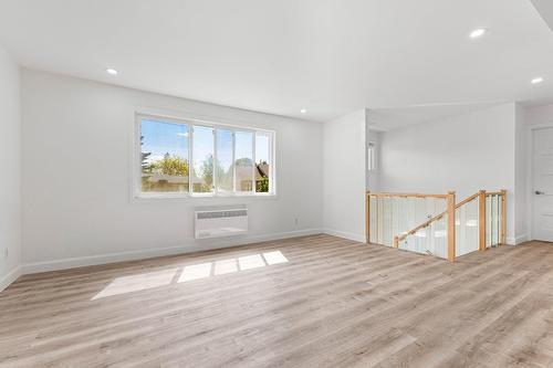 Salon - 149 Rue Bernard, Saint-Constant, QC - Indoor Photo Showing Other Room