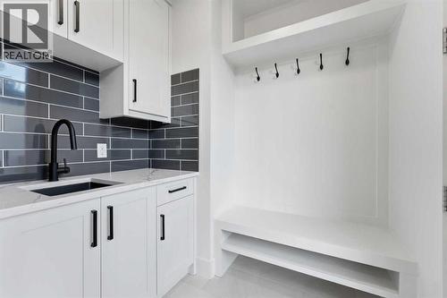 631 55 Avenue Sw, Calgary, AB - Indoor Photo Showing Kitchen