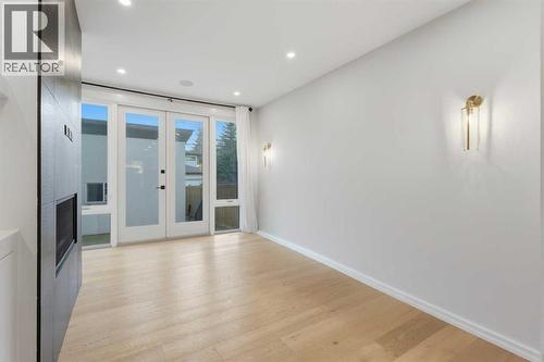 631 55 Avenue Sw, Calgary, AB - Indoor Photo Showing Other Room