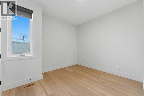 631 55 Avenue Sw, Calgary, AB - Indoor Photo Showing Other Room