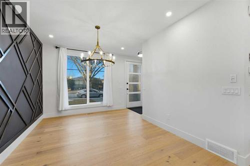 631 55 Avenue Sw, Calgary, AB - Indoor Photo Showing Other Room