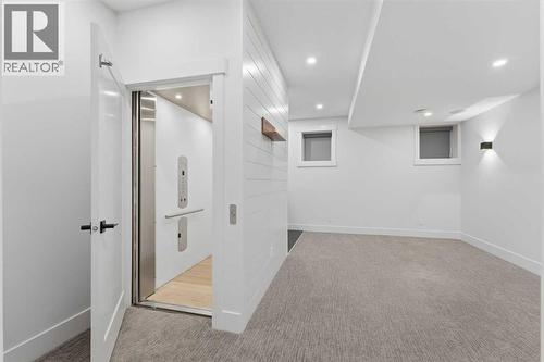 631 55 Avenue Sw, Calgary, AB - Indoor Photo Showing Other Room