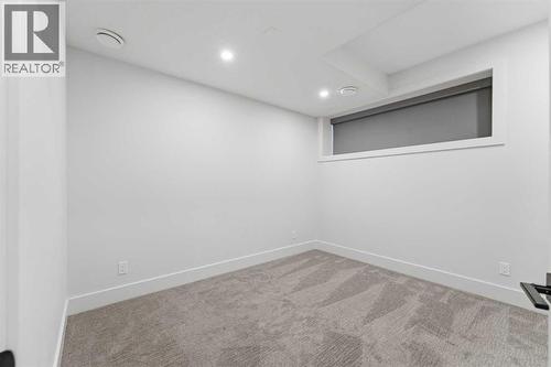 631 55 Avenue Sw, Calgary, AB - Indoor Photo Showing Other Room