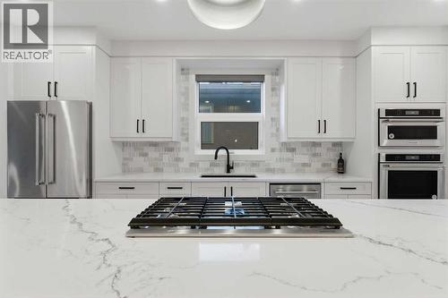 631 55 Avenue Sw, Calgary, AB - Indoor Photo Showing Kitchen