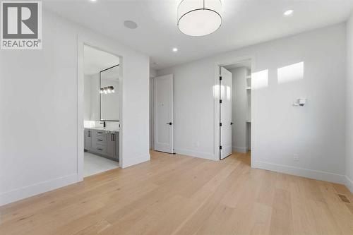 631 55 Avenue Sw, Calgary, AB - Indoor Photo Showing Other Room