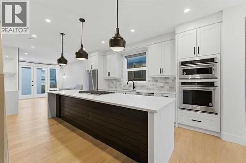 631 55 Avenue Sw, Calgary, AB - Indoor Photo Showing Kitchen With Upgraded Kitchen