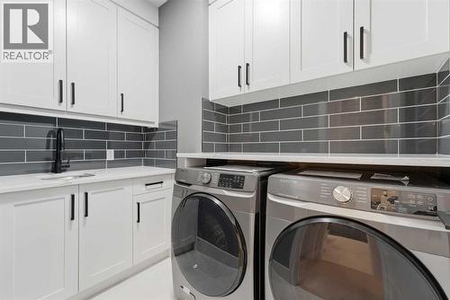 631 55 Avenue Sw, Calgary, AB - Indoor Photo Showing Laundry Room