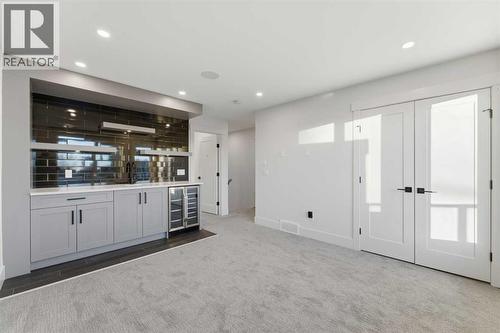 631 55 Avenue Sw, Calgary, AB - Indoor Photo Showing Other Room