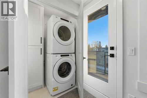631 55 Avenue Sw, Calgary, AB - Indoor Photo Showing Laundry Room