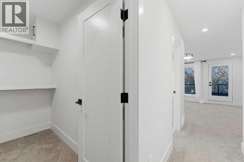 631 55 Avenue Sw, Calgary, AB - Indoor